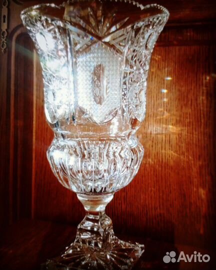 Ваза хрустальная на ножке