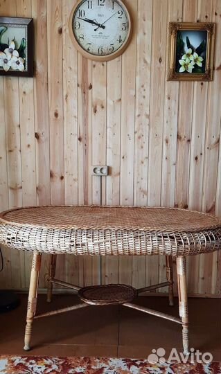 Большой обеденный стол из натуральной лозы