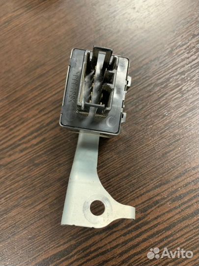 Реле указателя поворота Toyota Land Cruiser Prado
