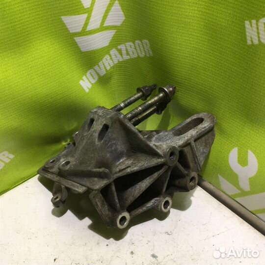 Кронштейн двигателя правый Форд Фокус 1