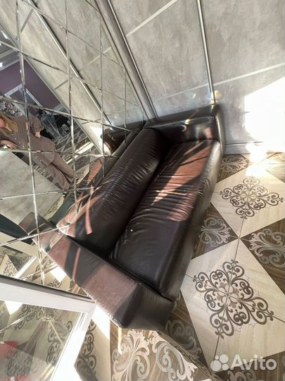 Диван кожаный в зону ожидания