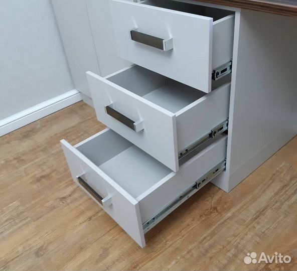 Детская рабочая зона у окна в рассрочку