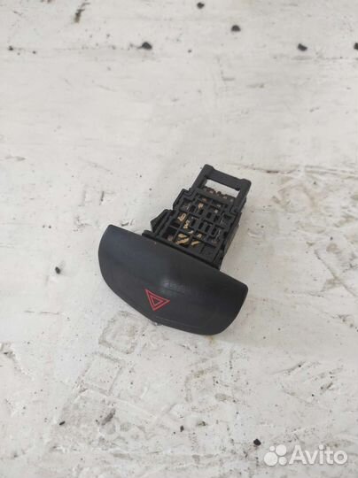 Кнопка аварийной сигнализации Nissan Primera P12