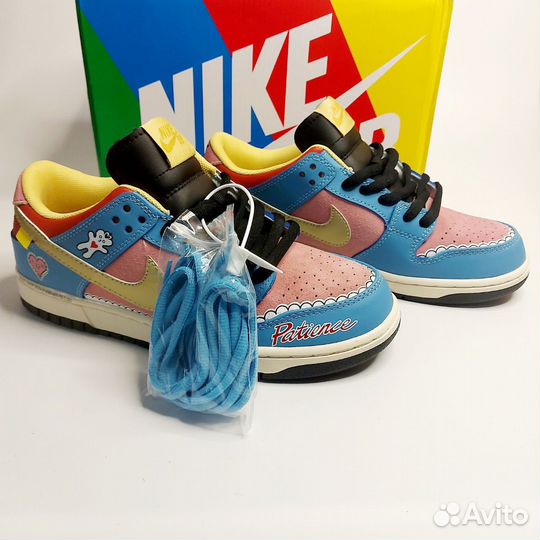 Nike sb Dunk Low Strange Love