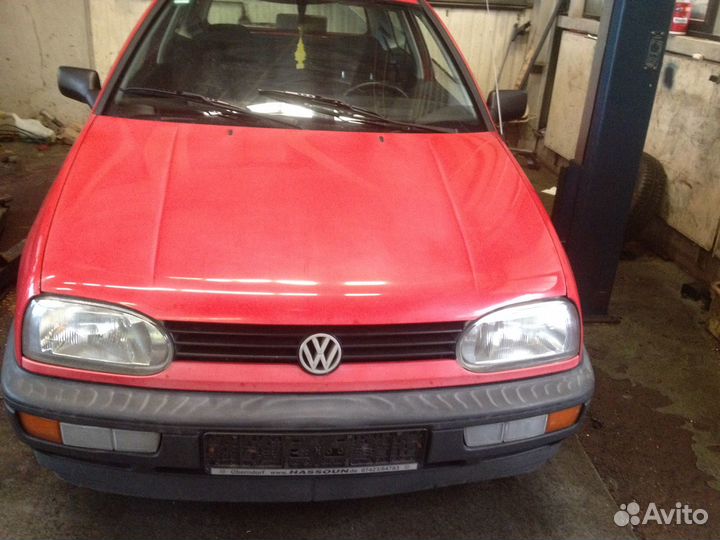 Разбор на запчасти Volkswagen Golf 3