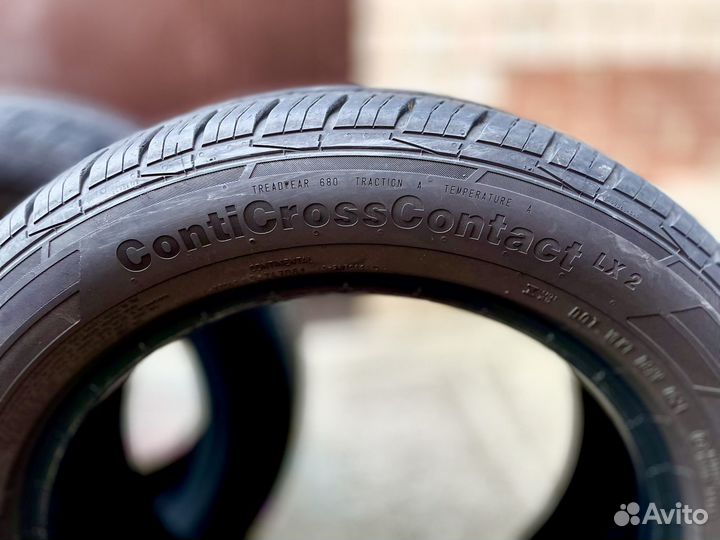 Continental ContiCrossContact LX2 215/60 R17 96H