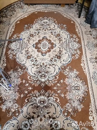 Ковер шерстяной овальный