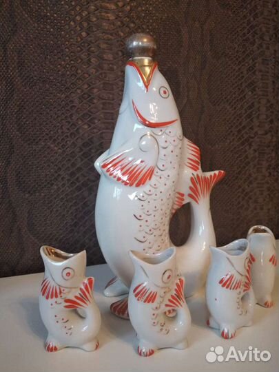 Кувшин и рюмки