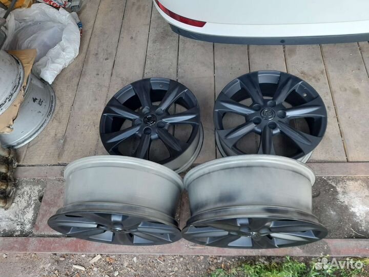 Диски r17 5x114.3 цо 60.1 ет 35