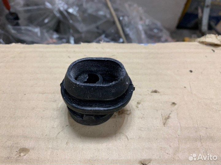 Подушка радиатора правая Ford Focus 3 2011-2019