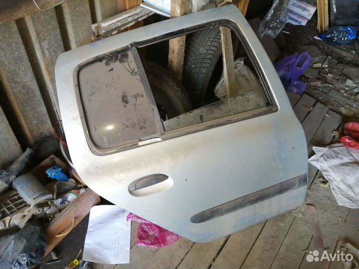 Задняя правая дверь рено символ