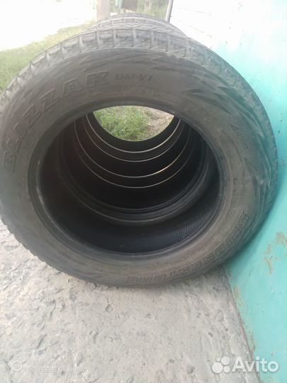 Bridgestone Blizzak DM-V1 235/65 R18