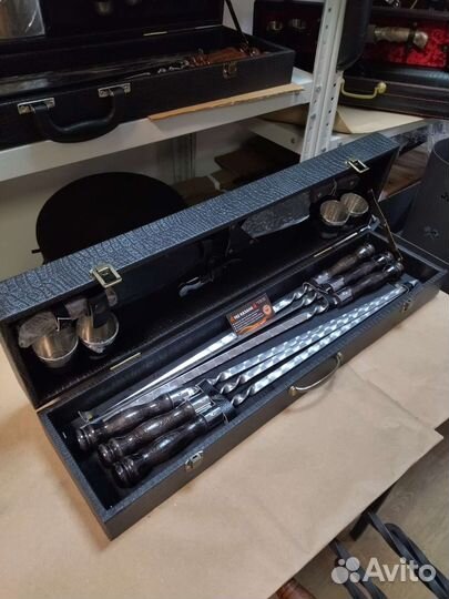 Подарочный набор шампуров в чемодане