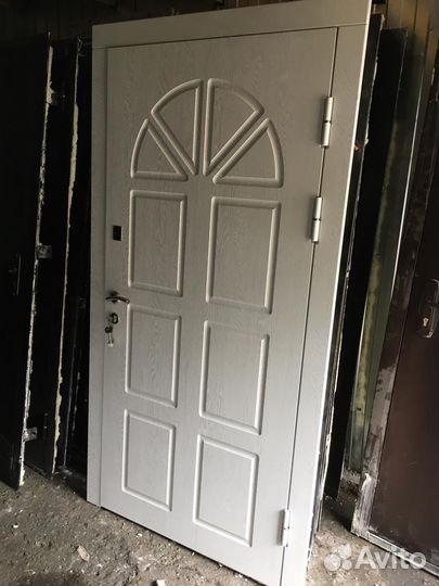 Дверь входная металлическая бу