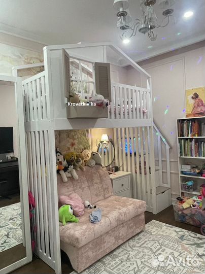 Детская кровать чердак домик с лестницей комодом