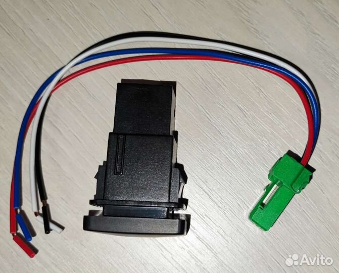 Кнопка птф toyota Camry Prius Corolla с разъёмом