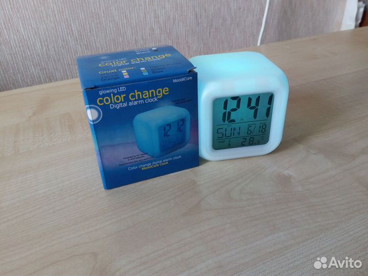 Электронные настольные часы