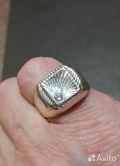 Мужская печатка серебряная с камнем