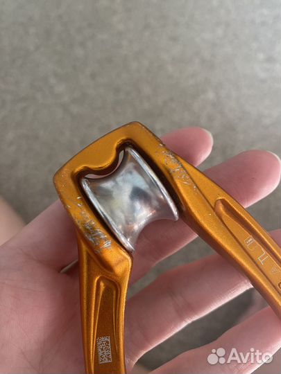 Карабин с роликом Petzl Rollclip Triact-Lock