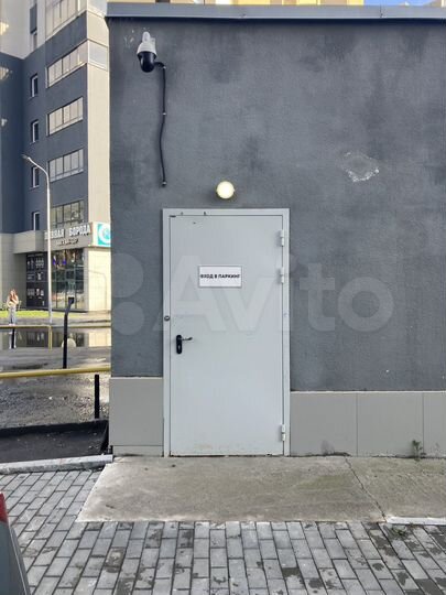 Машиноместо, > 30 м²