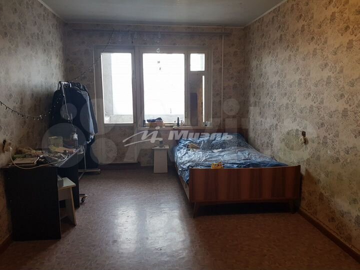 Доля в 4-к. квартире, 80 м², 8/9 эт.