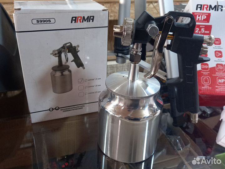 Краскопульт пневматический с нижним бачком