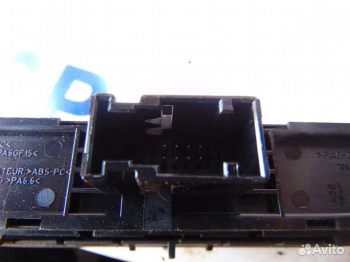 Кнопка аварийной сигнализации для Peugeot 300 308