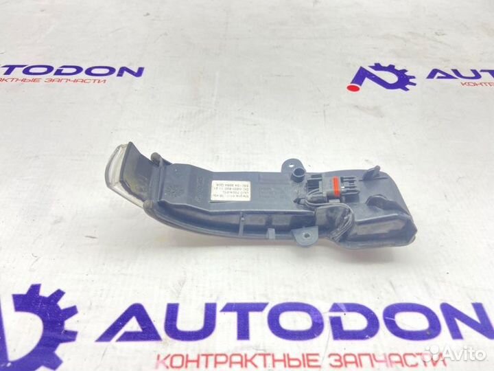 Повторитель поворота левый Mercedes E W211