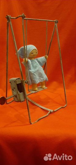 Редкая кукла на качелях заводная СССР 1960 гг