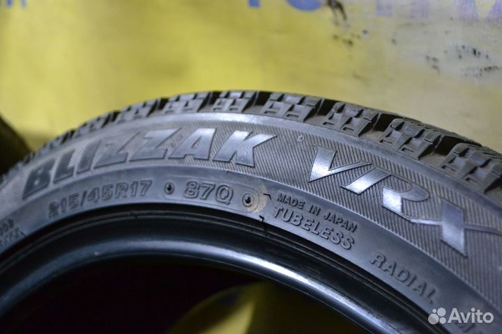Bridgestone Blizzak VRX 215/45 R17