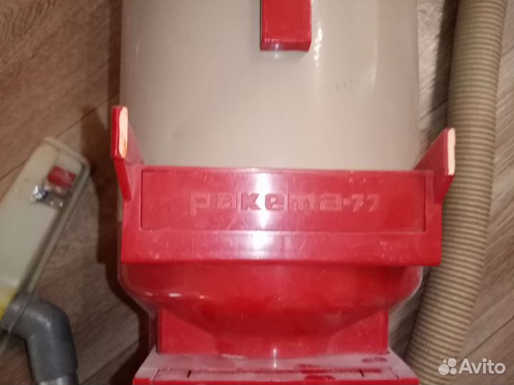 Пылесос Ракета 77