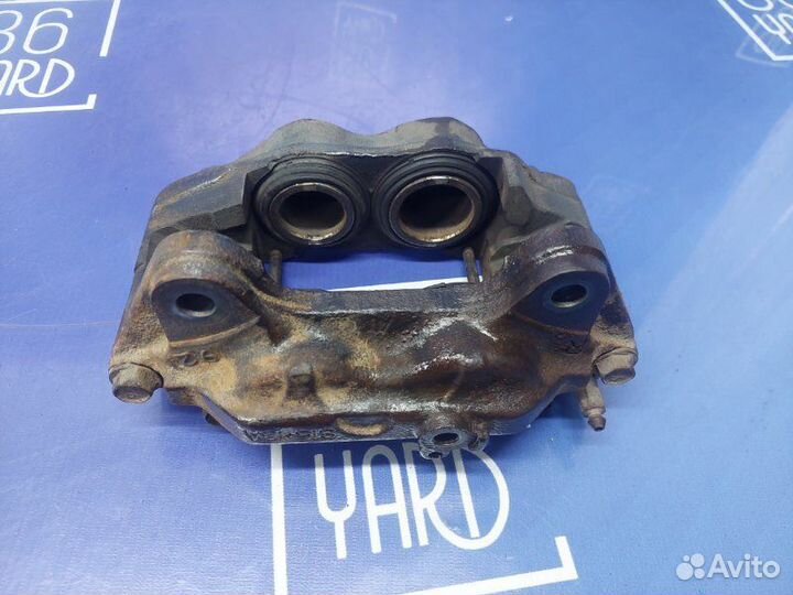 Суппорт передний правый Toyota Land Cruiser UZJ100