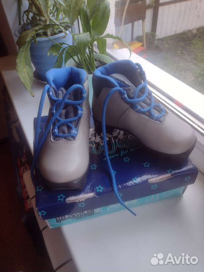 Лыжные ботинки для малыша