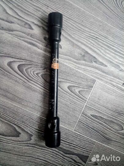 Баллонный ключ 24,27