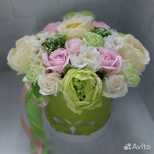 Мыльные розы в шляпной коробке