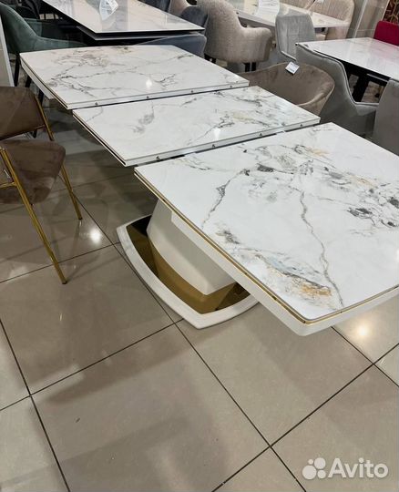 Большой обеденный стол