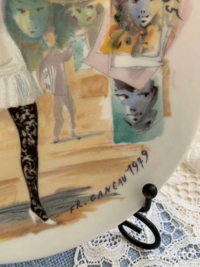 Тарелка Франсуаза Гано Бриджит в мини-юбке Лимож