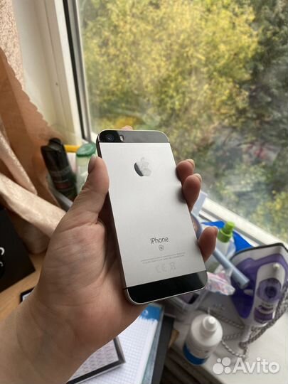 iPhone SE, 32 ГБ
