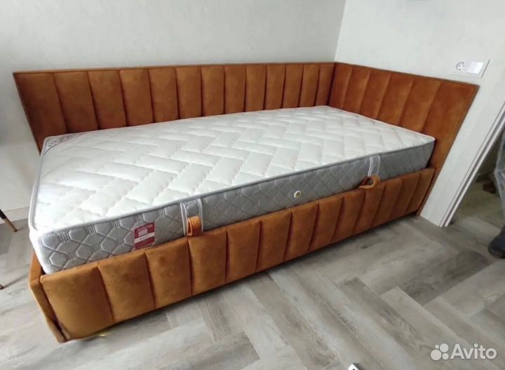 Кровать