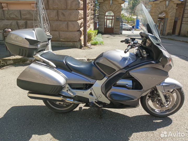 Мотоцикл honda ST 1300