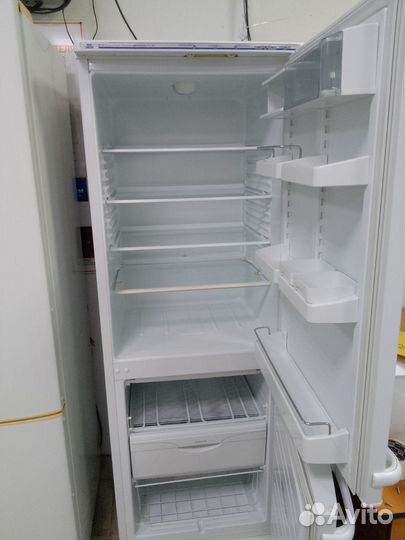 Холодильник бу Атлант