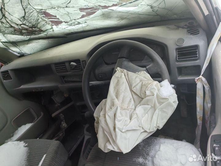 Mazda demio разбор