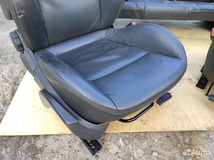 Кожаные сидения Moondial Sport на Opel Zafira B