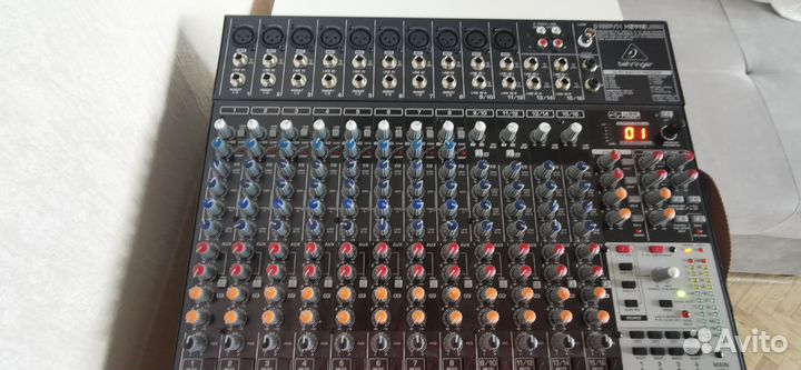 Behringer Xenyx X2442USB микшерный пульт