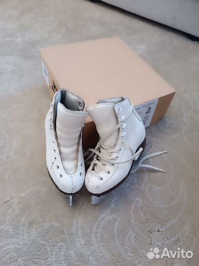 Продам фигурные коньки Wifa