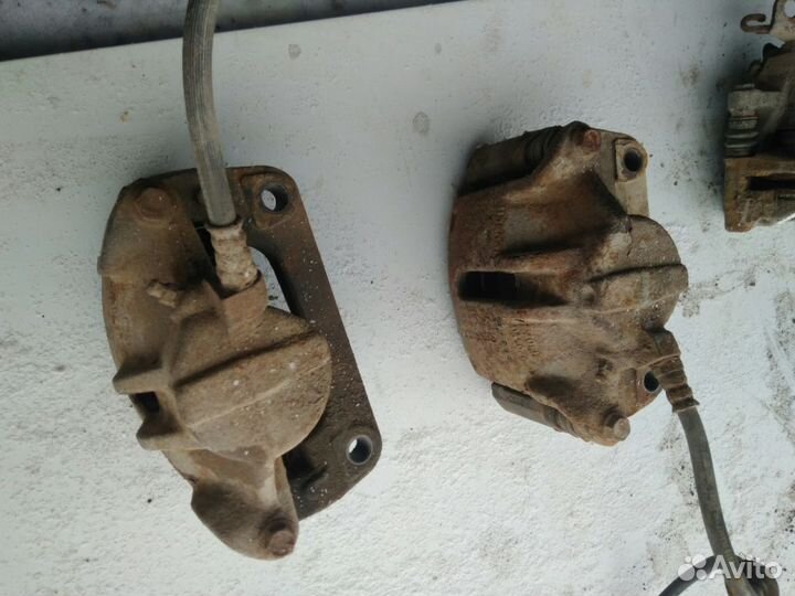 Суппорт передний левый для Renault Megan 2003-2009