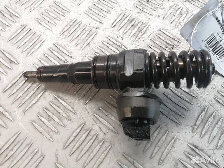 Форсунка топливная Volkswagen Passat B6 2007