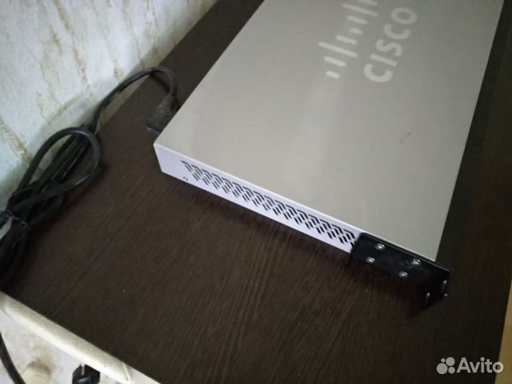 Коммутатор Cisco sf200-24p