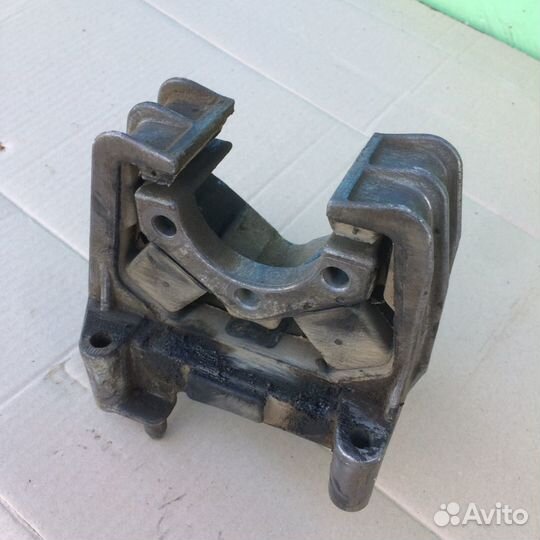 Кронштейн крепления МКПП F18 Opel Vectra B