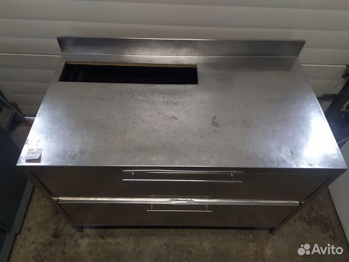 Стол нейтральный арт.559